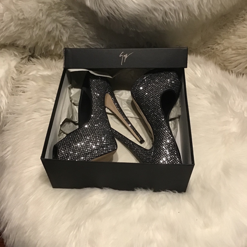 Giuseppe Zanotti Peep Toe Pumps - Picture 3 of 6